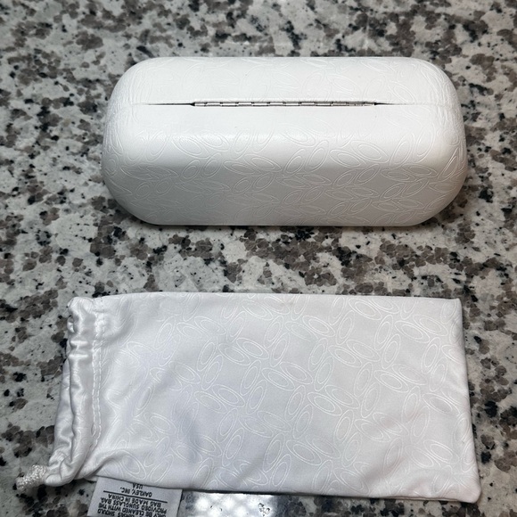 Oakley White Clam Shell Case Large Sunglasses Glasses Case & Sleeve - Picture 3 of 5